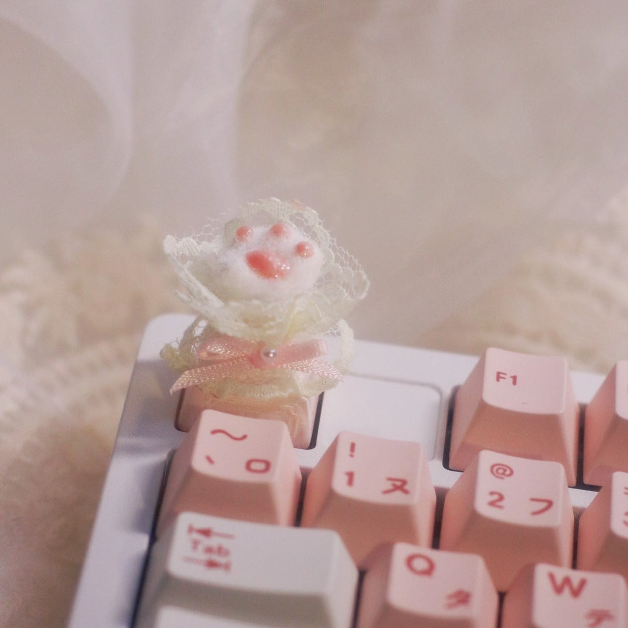 Original Design Handmade Bow Cat Catch Keyboard Keycaps